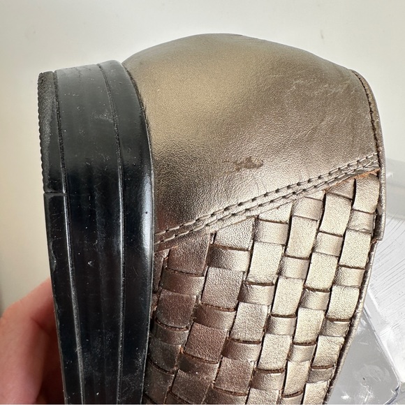 Trotters Liz loafer weave pattern pewter metallic finish GUC size 8.5 - Picture 8 of 12